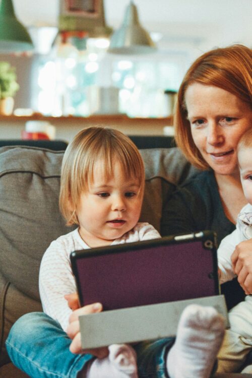 Modern Tools That Make Money Management Easier for Parents 