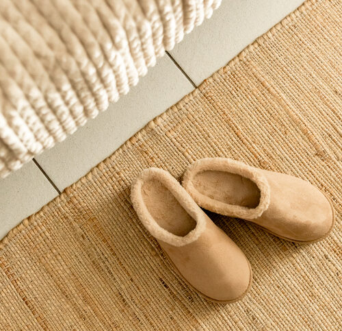 From Plush to Moccasins: Exploring Different Styles of Wholesale Slippers    