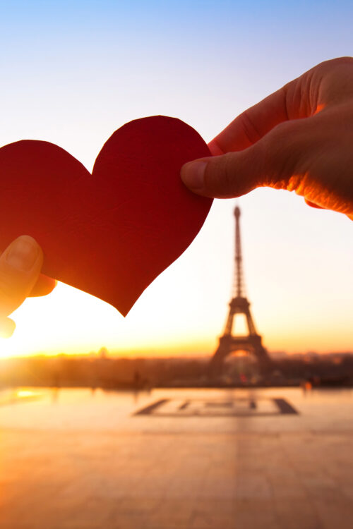 Romantic Traditions That Still Matter in Modern Love Stories 